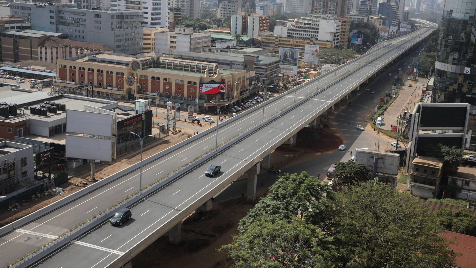 In Kenya c'è un'autostrada costruita dai cinesi che è una cattedrale nel deserto
