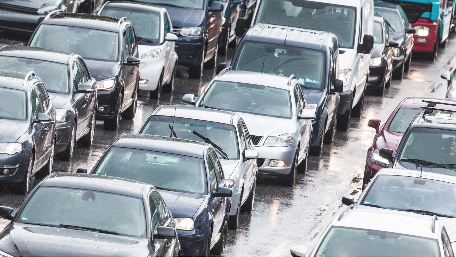 Mobilità urbana: ecco quanto pesano le auto vecchie sulla qualità dell'aria