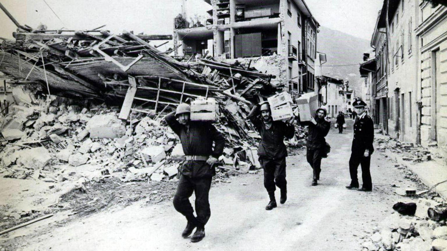 La scossa, i morti, i volontari, la ricostruzione: il Friuli ricorda il terremoto 50 anni dopo
