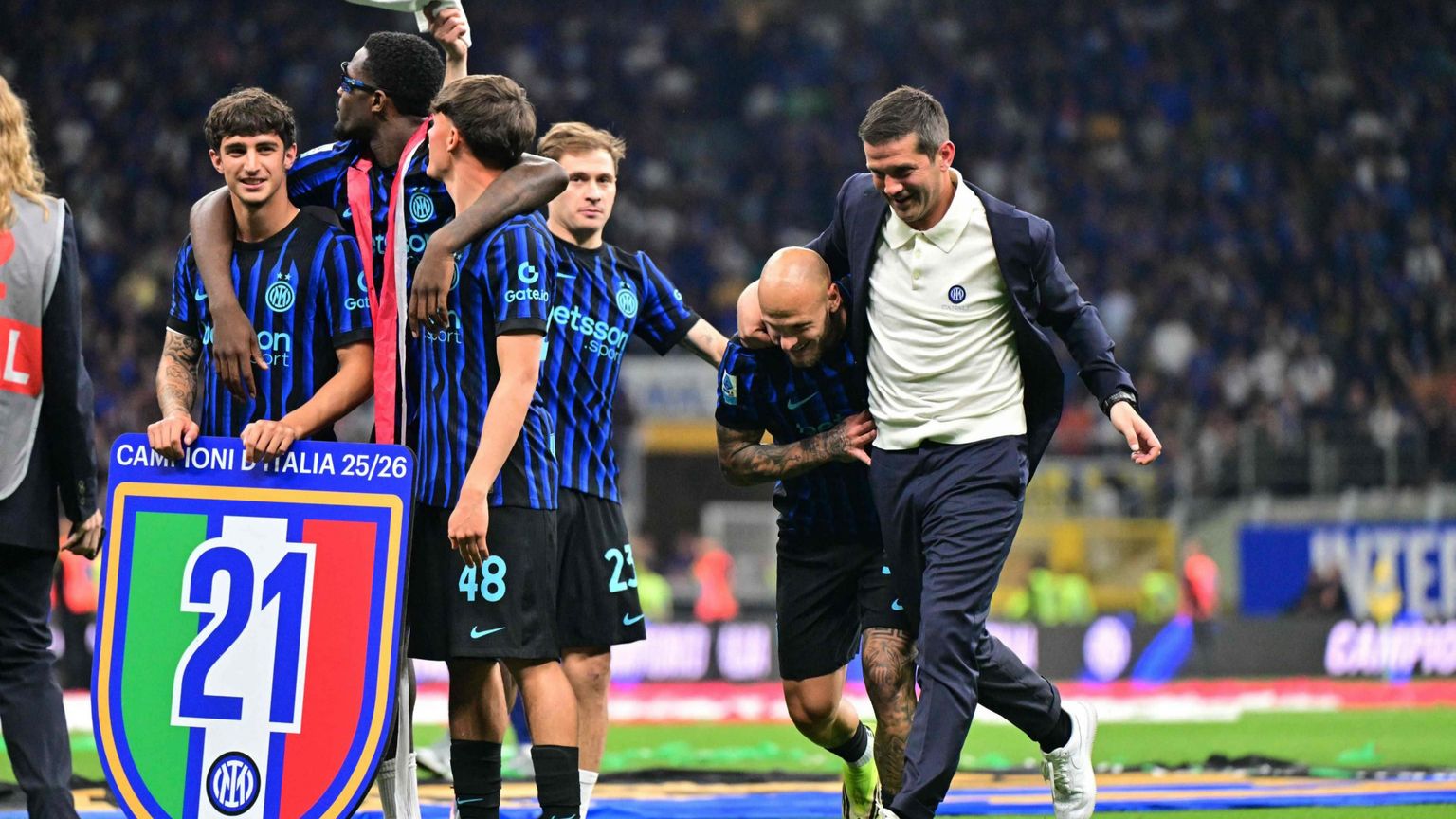 L'Inter si tinge di tricolore in un calcio italiano da "azzurro tenebra"
