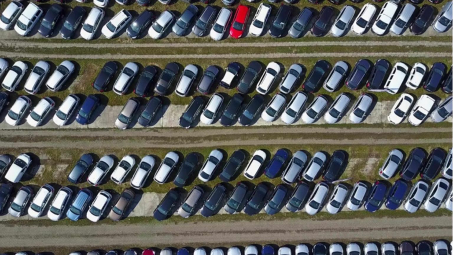 Mercato auto: volano le elettriche e riscossa Stellantis