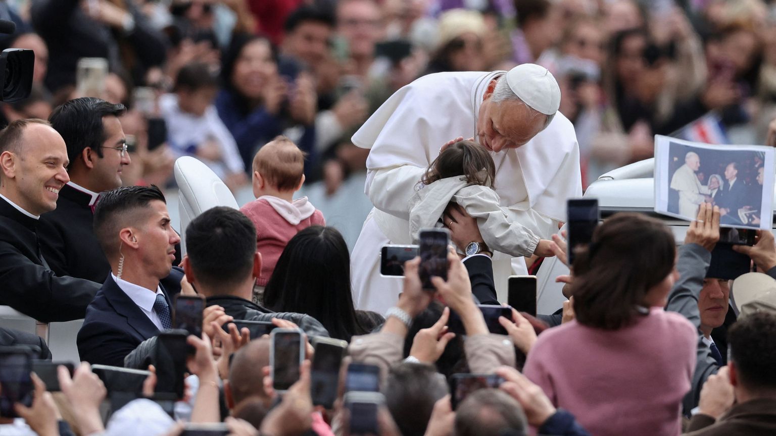 Il Papa: «Denunciamo il male e annunciamo la pace»