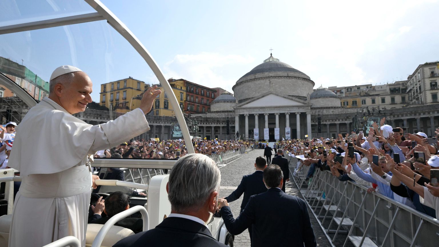 Leone XIV a Napoli: «Contro la malavita organizzata lo Stato sia presente»