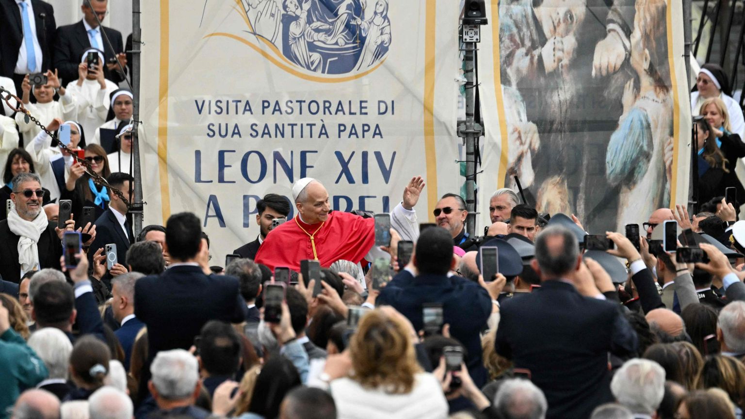 Il Papa a Pompei: nessuna potenza terrena salverà il mondo, ma solo l’amore