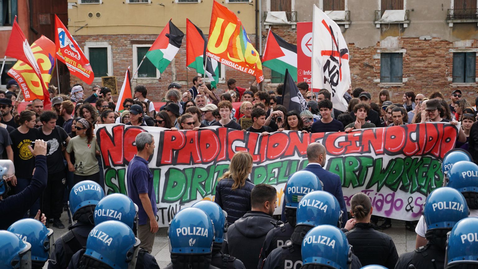L'arte e la protesta alla Biennale. E Buttafuoco “chiama” il Papa
