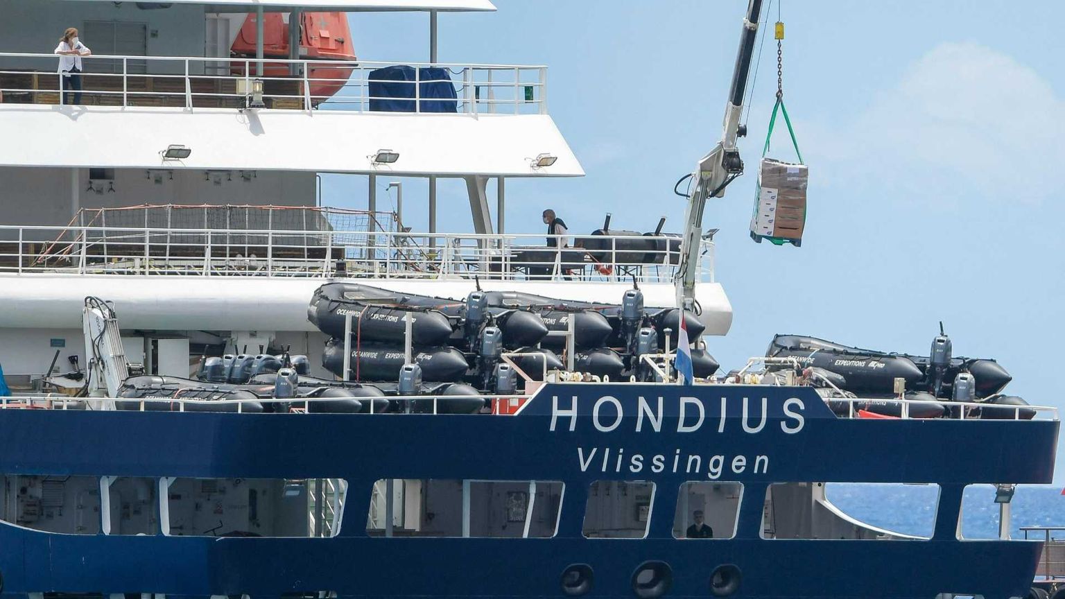 Gli ultimi sbarchi dalla nave Hondius dove si sono verificati casi di contagio / ANSA