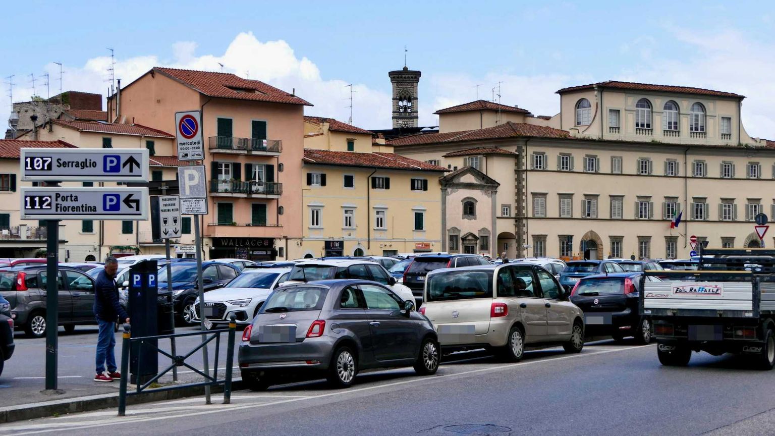 Giovane accoltellato in pieno centro da un sedicenne: cos'è successo a Prato