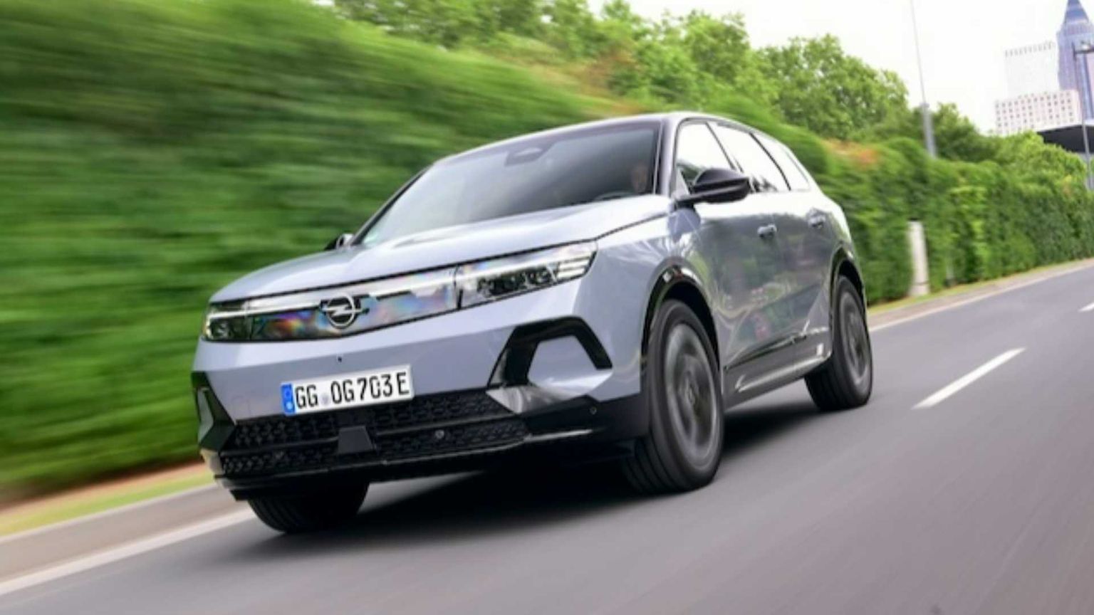 Opel Grandland integrale con doppio motore elettrico: ecco come va