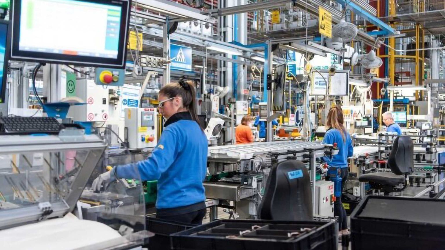 I consumi giù, lo spettro della delocalizzazione: cosa c'è dietro agli esuberi di Electrolux