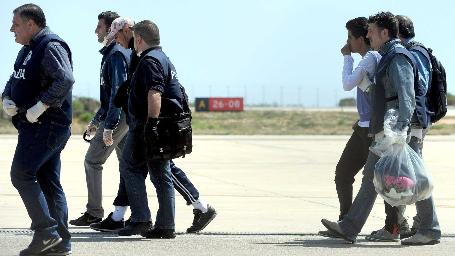 Alcuni migranti durante un'operazione di rimpatrio da Lampedusa /ANSA