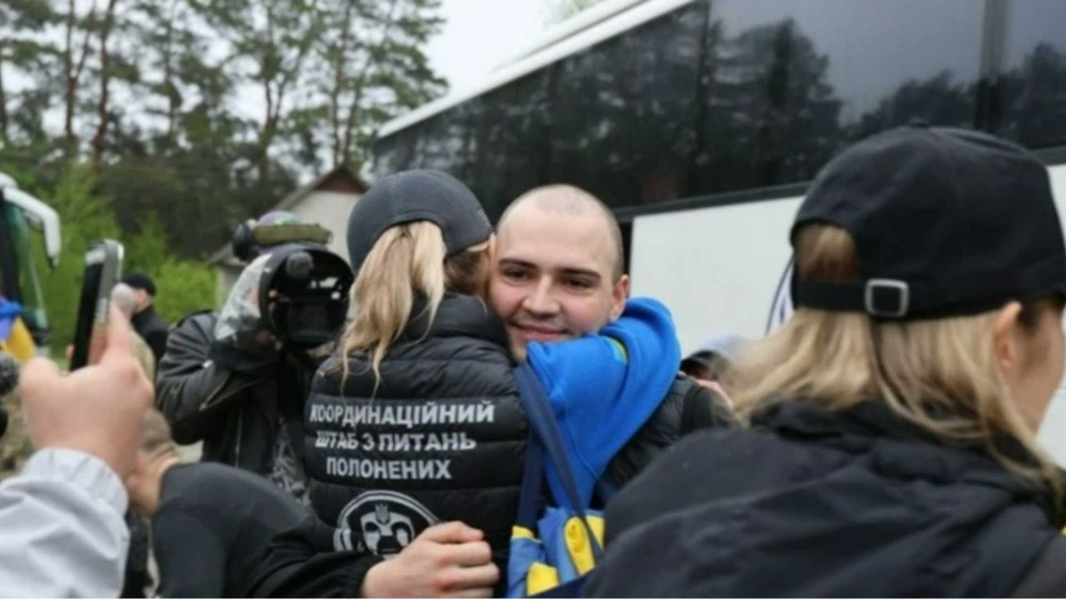 Il sorriso di Artem Vyshniak dopo la liberazione