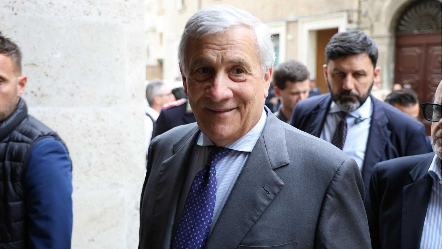 Crisi economica, Tajani: non escludo manovra correttiva