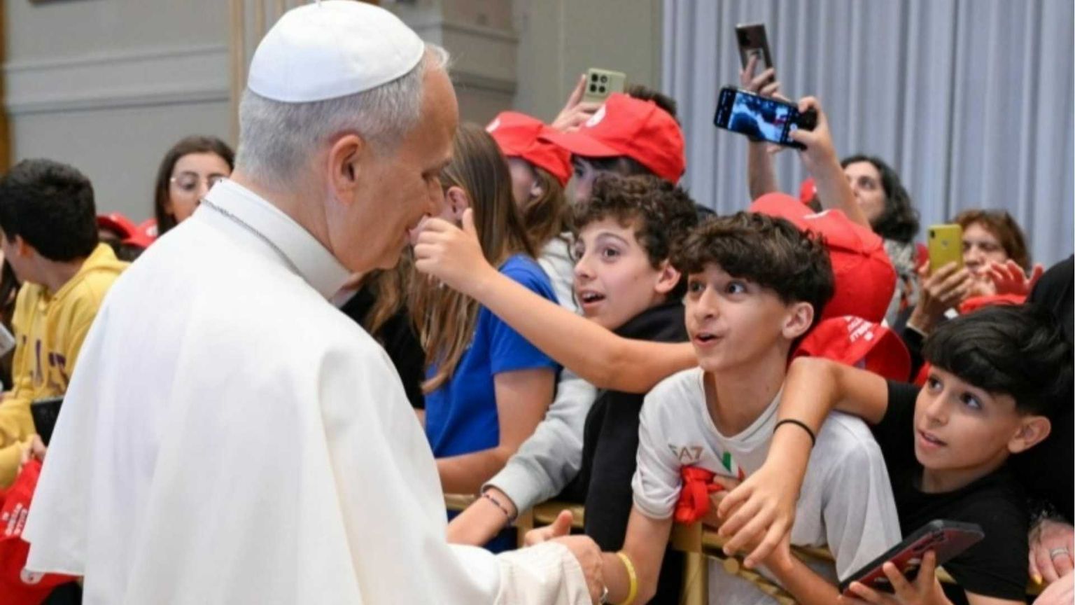 Il Papa ai ragazzi: triste quando sparite dopo la Cresima, siate perseveranti nella fede