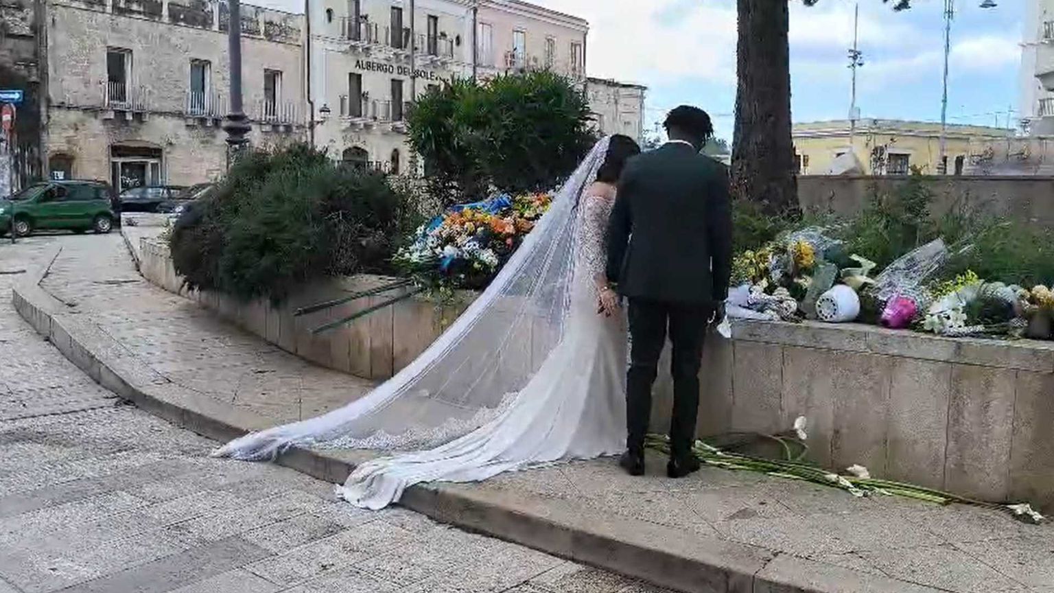 Le nozze di Mohammed e Raffaella coi fiori per Bakari Sako