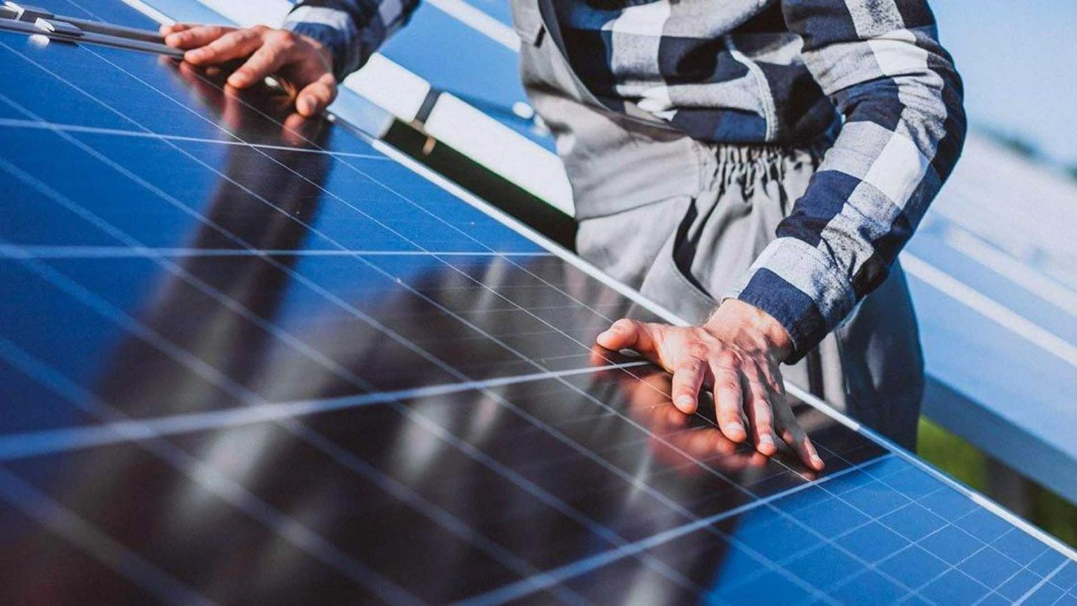Energia, crisi e transizione: «Subito le comunità energetiche condominiali»