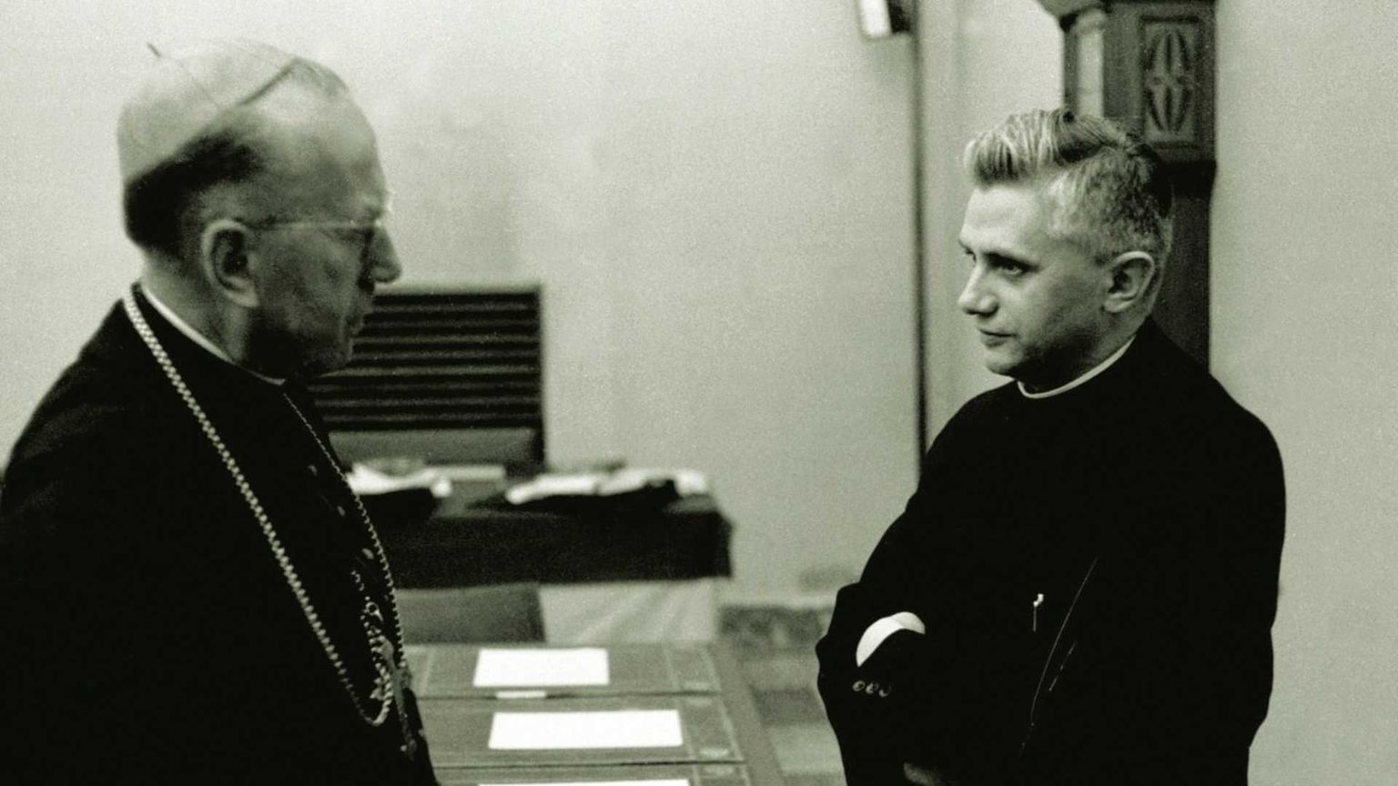 18 novembre 1965. La Chiesa? Non insegna la Parola, la ascolta