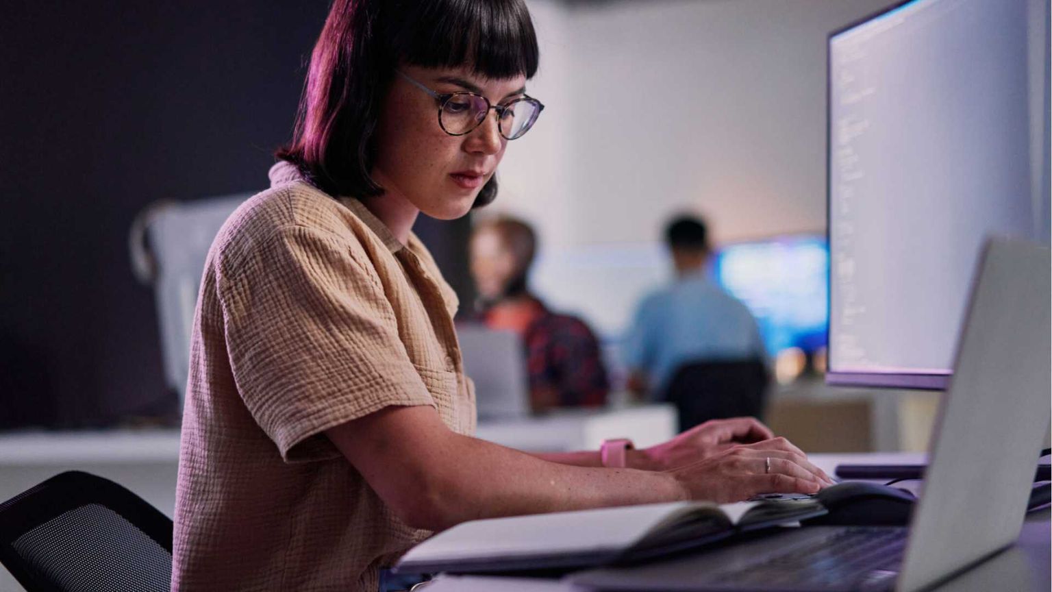 Cloni e chatbot: così l’IA in azienda può tagliare i costi della burocrazia