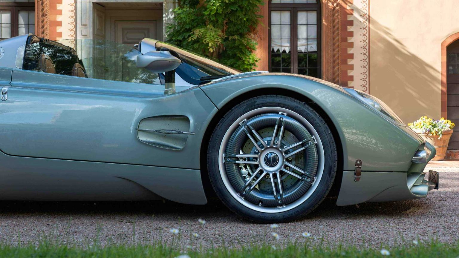 Perchè il pneumatico Pirelli che "parla" con l'auto ci rende più sicuri