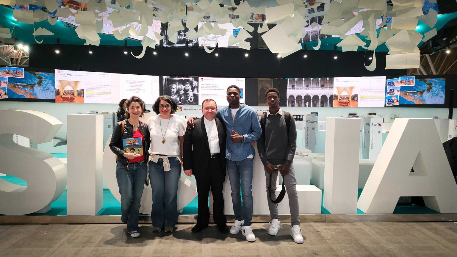 L'odissea dei giovani migranti: «Così le nostre storie si fanno fiaba»