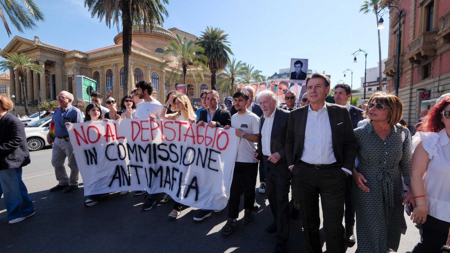 Il corteo, le polemiche politiche e le intimidazioni allo Zen: così Palermo ha ricordato Falcone