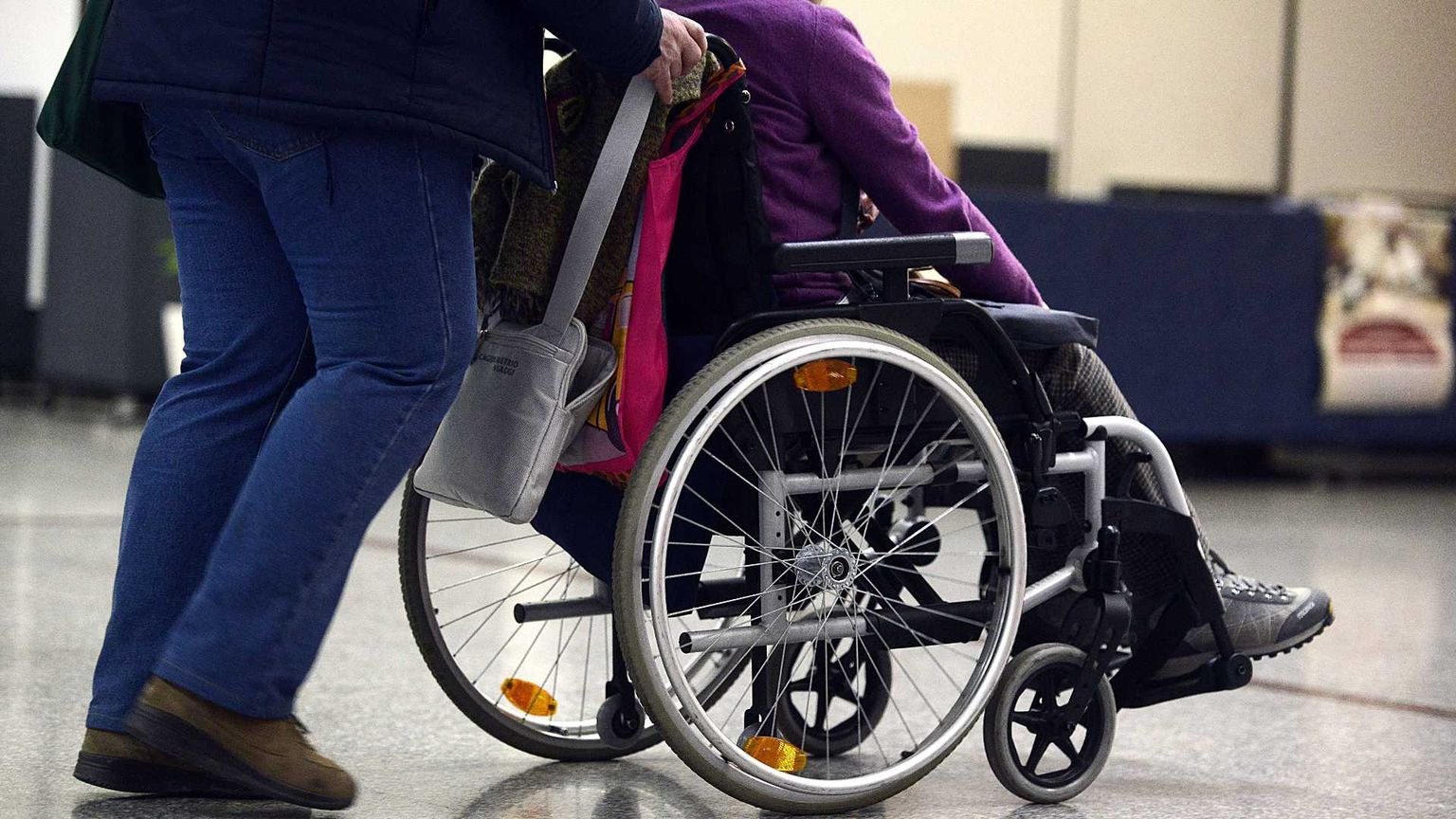 «Negare la cittadinanza a una persona con disabilità per reddito insufficiente è discriminazione»