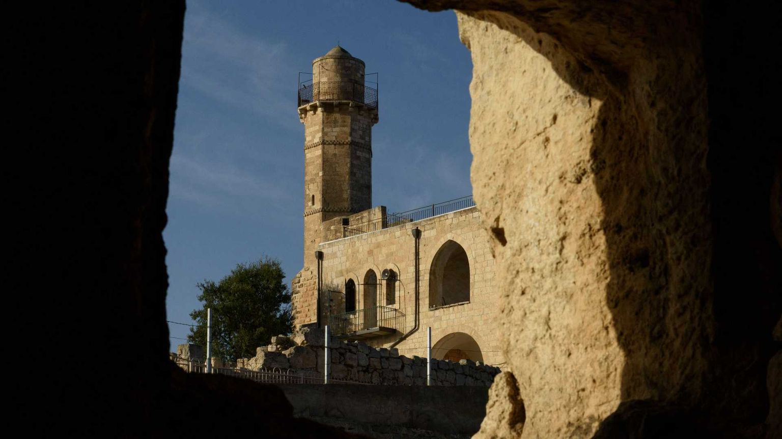 La torre del sito di al-Nabi Samwil-Nabi Samuel, il luogo di sepoltura del profeta Samuele a nord di Gerusalemme