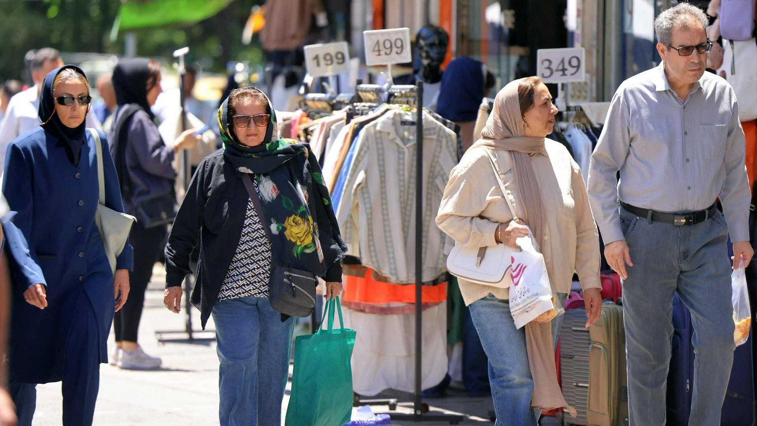Niente carne e riso: gli iraniani senza più speranze (ma torna internet)