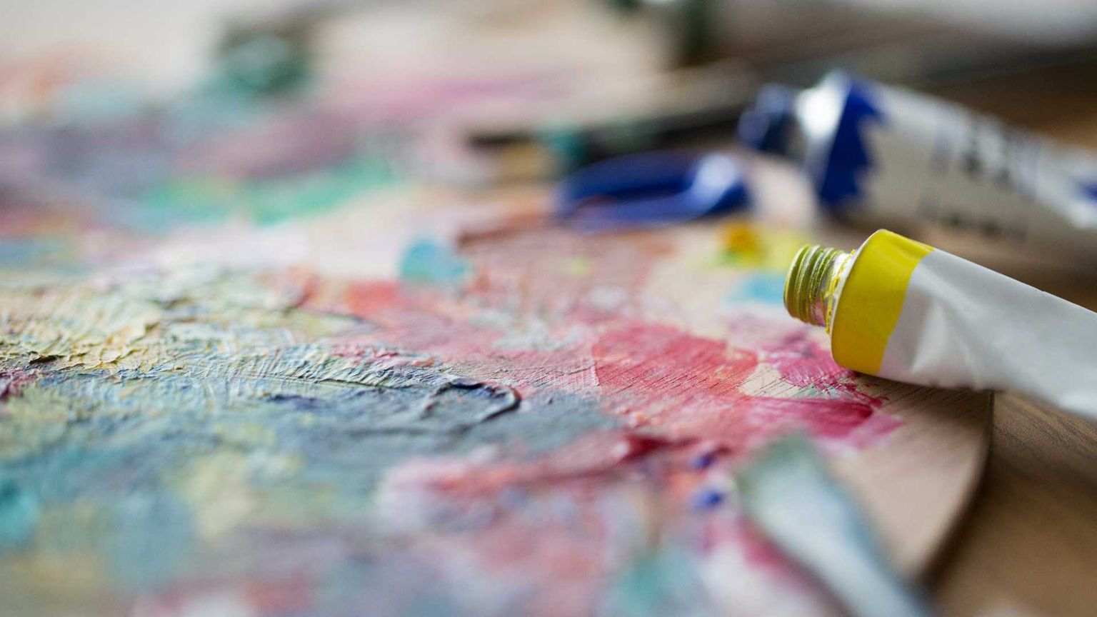 Il genio creativo come resistenza all’algoritmo. L’arte ci salverà