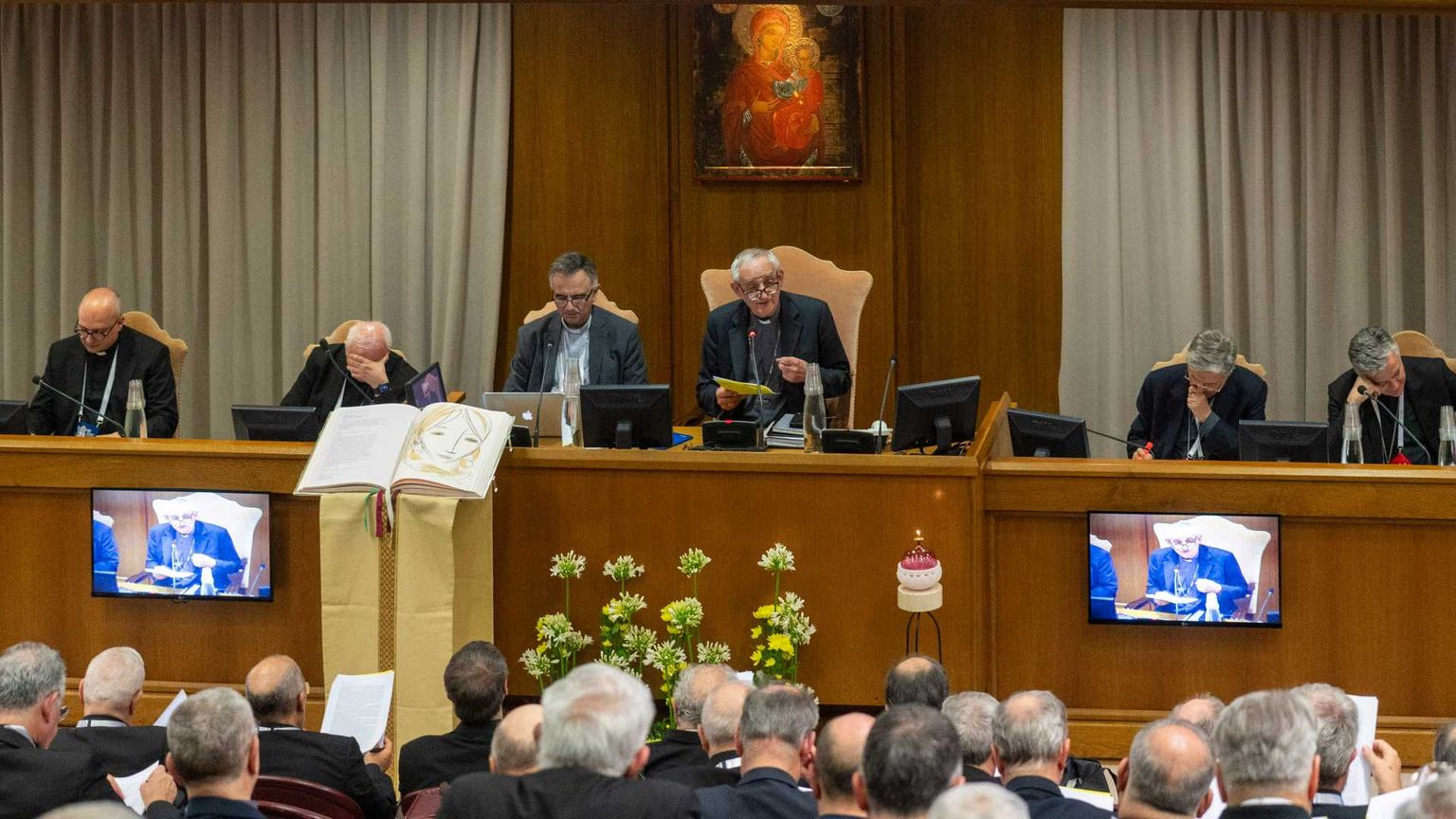 Il "noi" è meglio dell'"io": la vita comunitaria è la sfida della Chiesa italiana