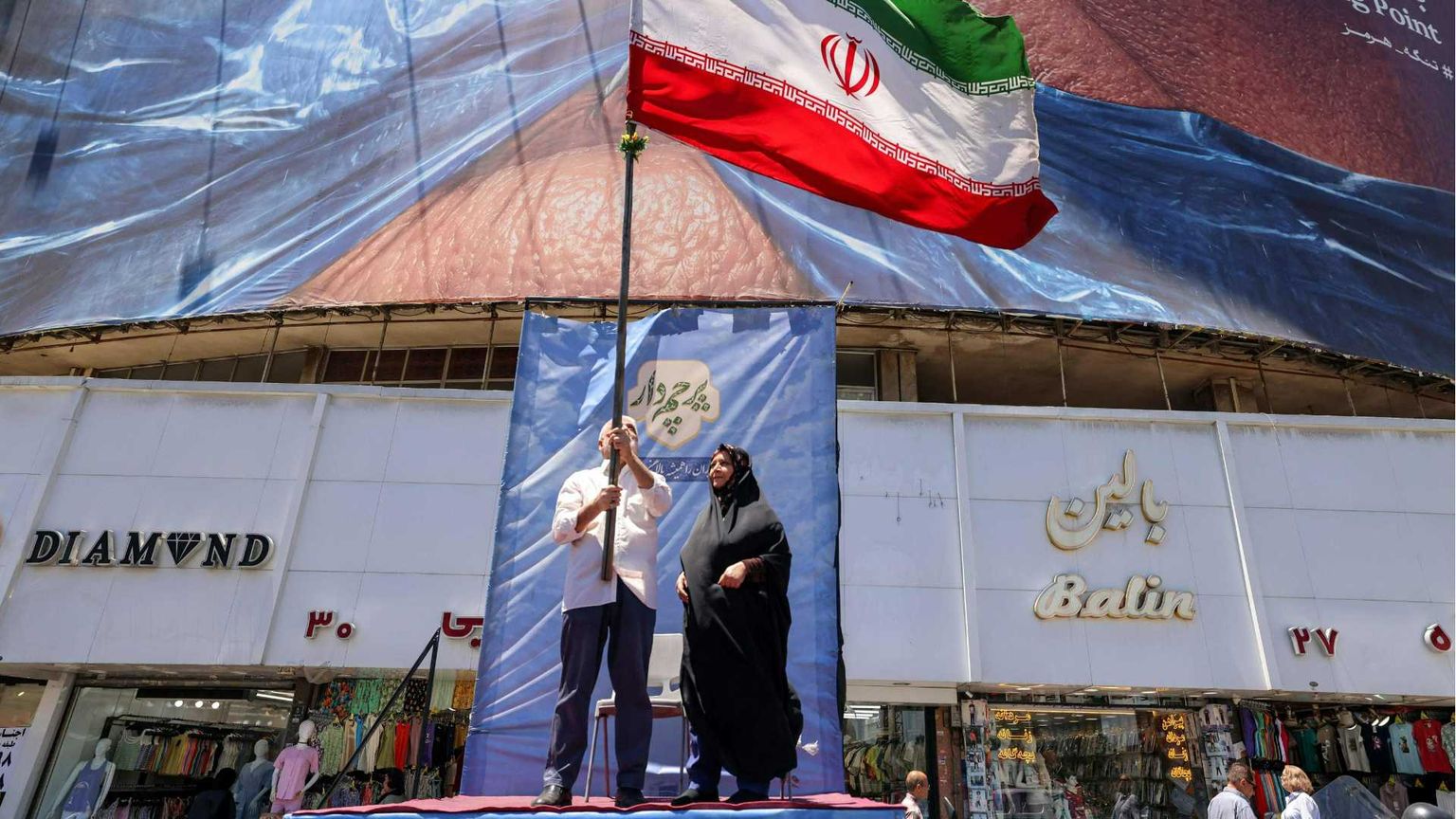 Raid americano nel sud dell'Iran. Teheran: «Colpita base Usa»