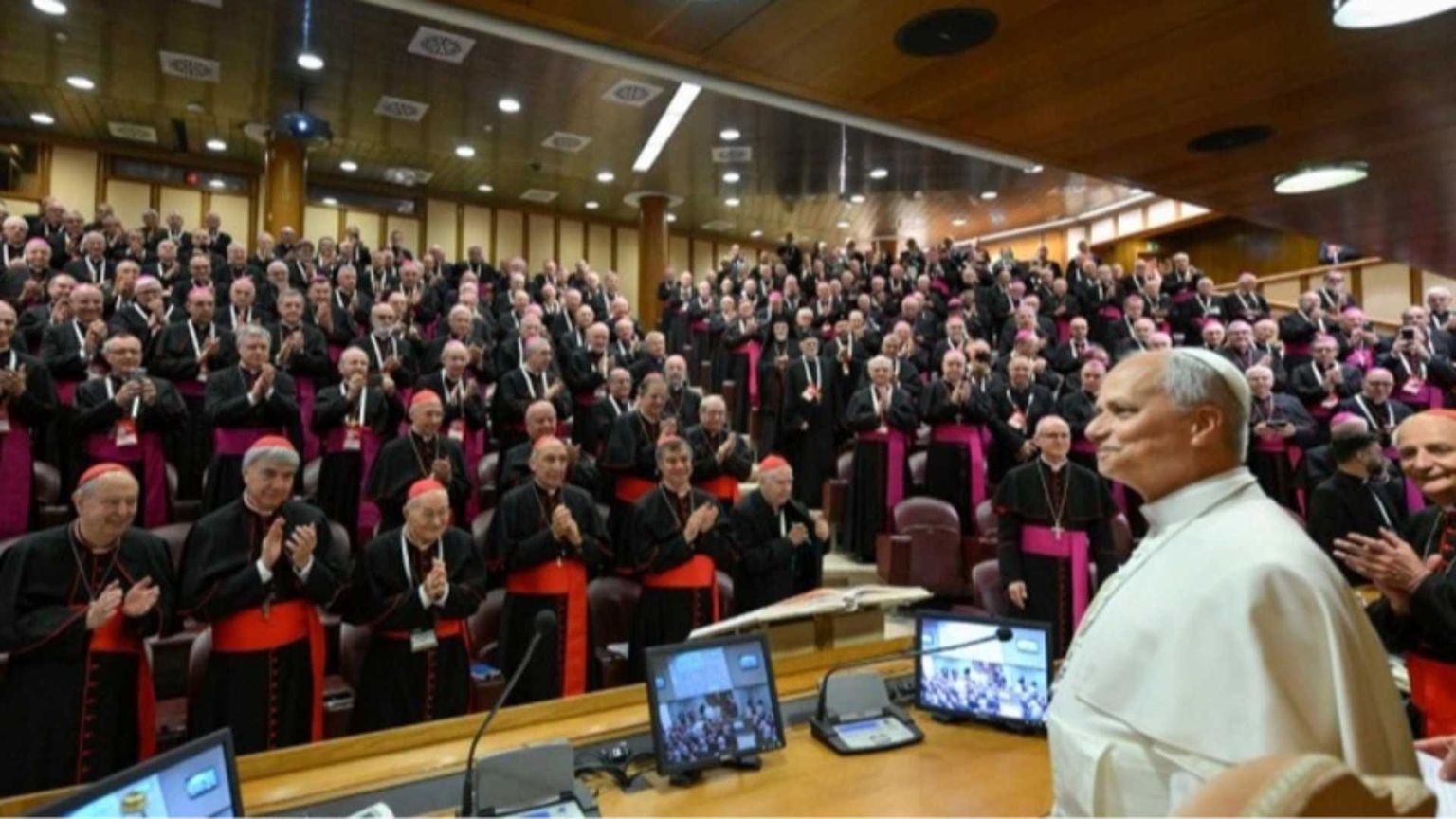 Il Papa alla Chiesa italiana: serve coraggio. Non contano numeri, visibilità e influenza
