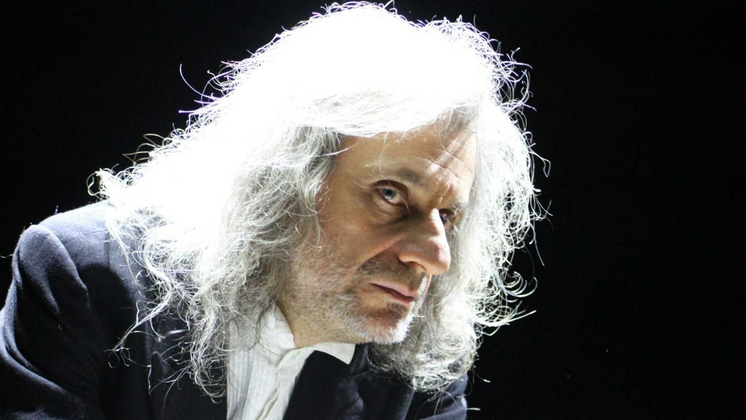 Bergonzoni insegna: più che i politici dobbiamo ascoltare "l'Altrista"
