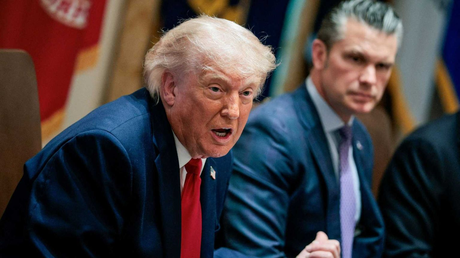 Il presidente degli Stati Uniti Donald Trump alla Casa Bianca con il segretario alla Difesa Pete Hegseth