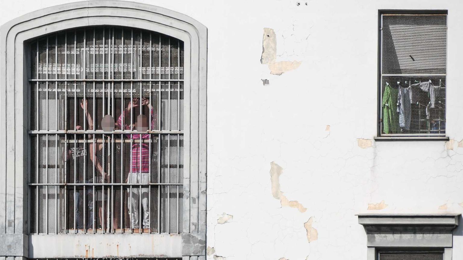 Troppi pochi agenti in carcere. A Poggioreale adesso salta anche la Messa