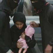 «Io ex sposa bambina e il mio film contro i muri dello Yemen»