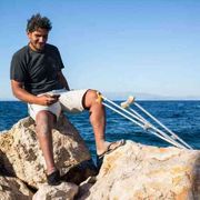 Amir, che ha sfidato l'Europa a nuoto