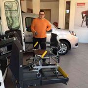 Ecco Socialcars, l'autosalone che ai disabili offre anche un lavoro