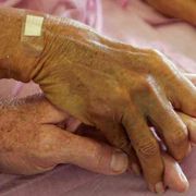 Testo lacunoso e ideologico. Si rischia l'eutanasia, non ci arrenderemo