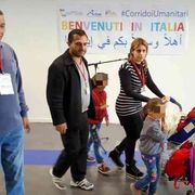 Parigi segue l'Italia: al via i canali umanitari