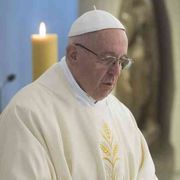 Il Papa: no ai rigidi dalla doppia vita, nella Chiesa serve mitezza