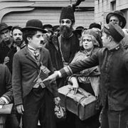 L'immigrato Charlot, cent'anni fa come oggi