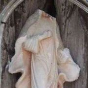 Morti sospette, messe nere, profanazioni. «Si faccia luce»