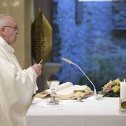 Il Papa: pensare alla morte fa bene, sarà l'incontro con il Signore