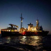 In mare con le ultime Ong rimaste «I viaggi? Continuano come prima»