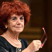 Smartphone in classe, sì o no? Interviene la ministra Fedeli