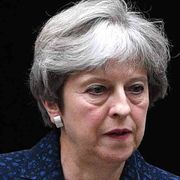 Sanità a pezzi. E May crea il ministro della Solitudine