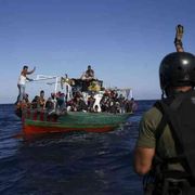 Fermati in mare e respinti: crimine contro l'umanità