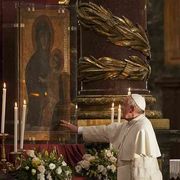 Il Papa: senza Maria siamo orfani