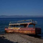 Oltre i muri e i conflitti, speranze di rinascita sull'isola di Lesbo