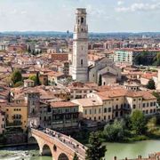 Prete «sposo», il vescovo Zenti: grande amarezza